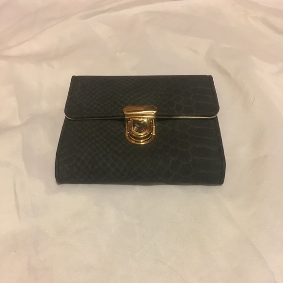 Street Level Handbags - Cute Wallet!